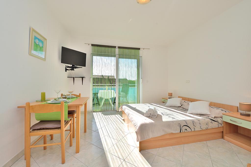 Sara Apartments Petrcane Pokoj fotografie