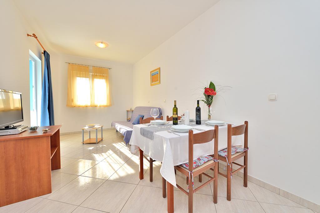 Sara Apartments Petrcane Pokoj fotografie